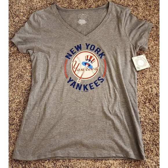 Women's New York Yankees Official MLB Shirt Size M NWT - Picture 2 of 6